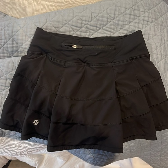 Black lululemon skirt - Picture 2 of 2